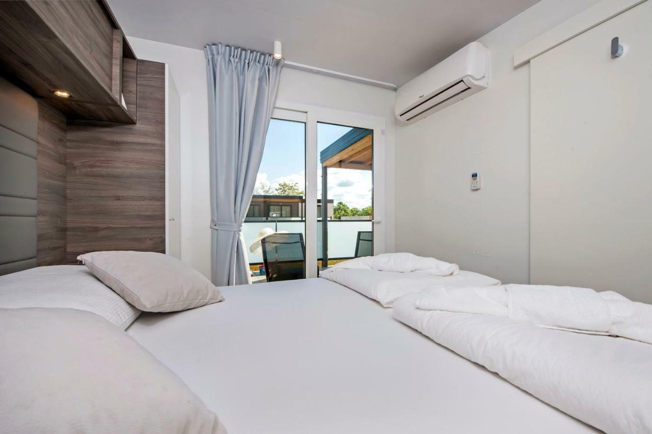 Eurocamp Mobile Homes At Fkk Nudist Campsite Solaris Tar-Vabriga ภายนอก รูปภาพ